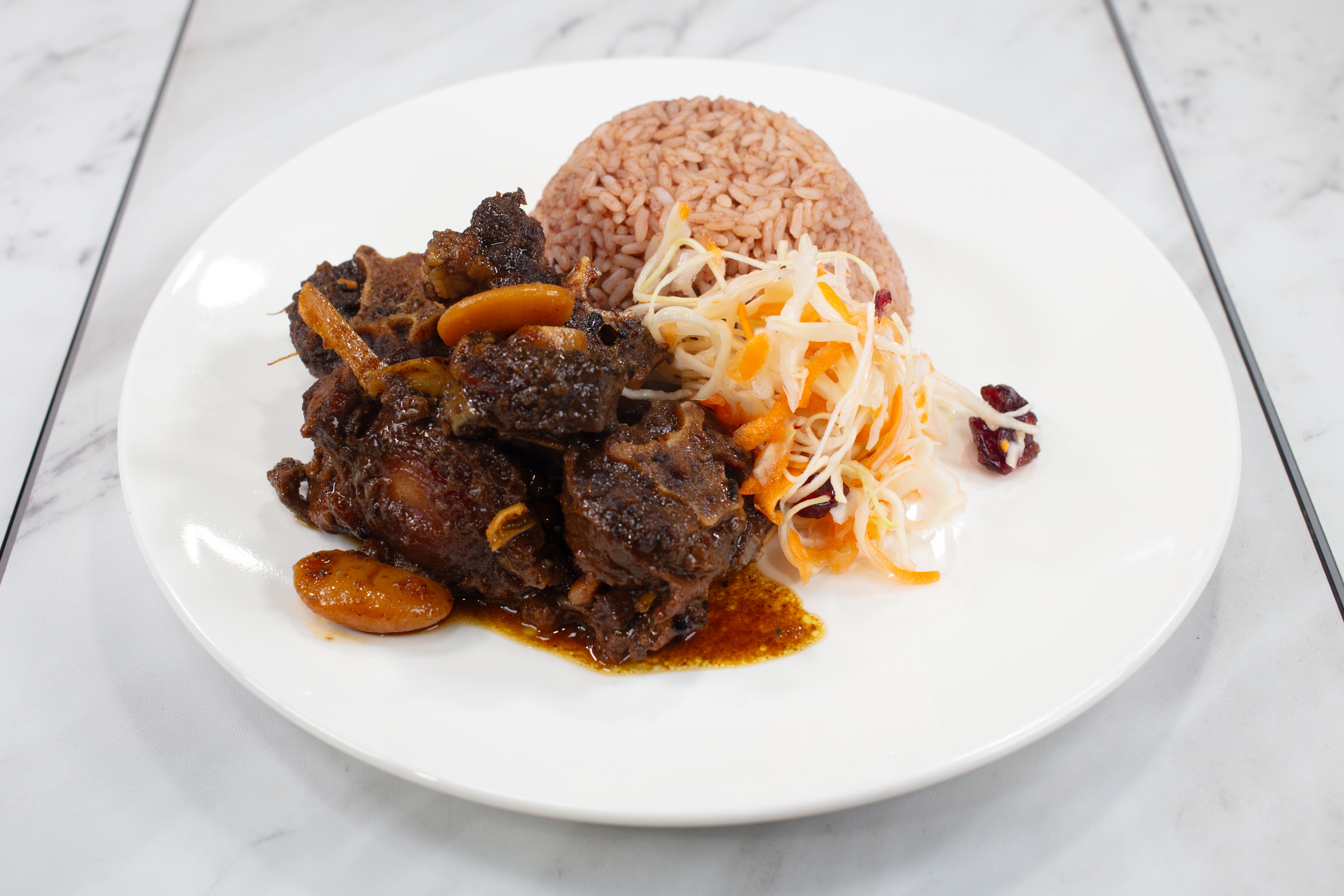Oxtail meal with rice and vegetables